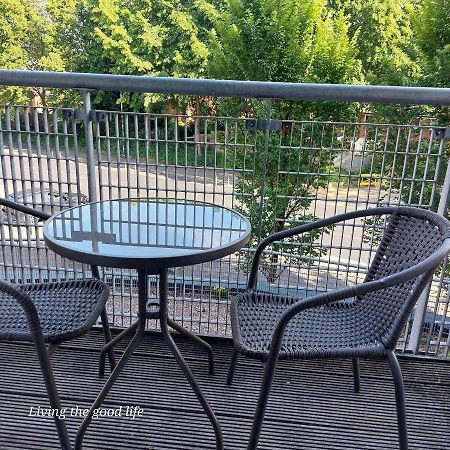 Balcony-View With Free And Secured Parking Apartment Manchester Exterior photo
