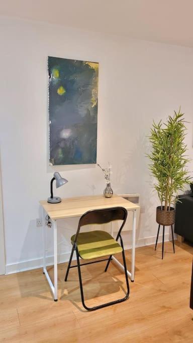 Balcony-View With Free And Secured Parking Apartment Manchester Exterior photo